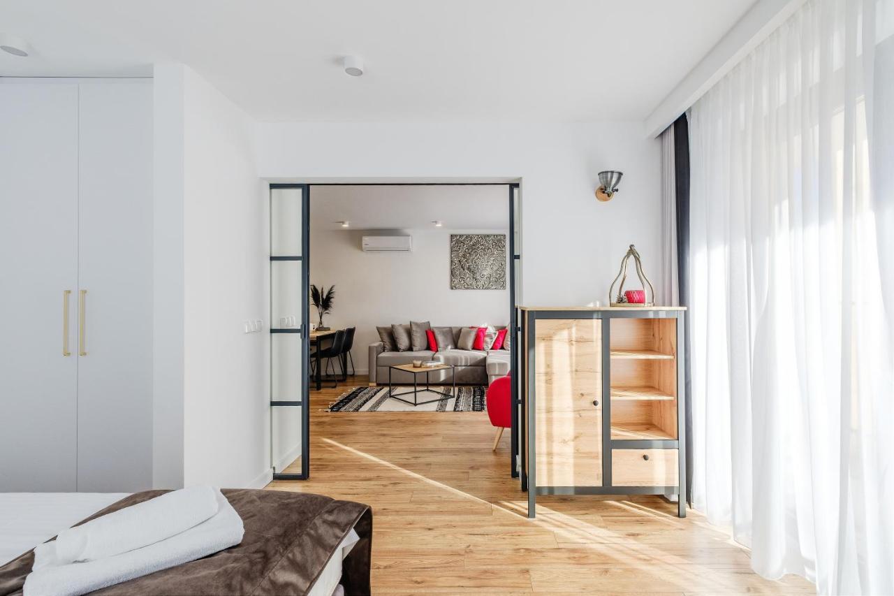 Rezydencja Ornak 5 - Stylowe Apartamenty Z Balkonami I Jacuzzi, 5 Min Pieszo Do Krupowek, Izby Podhalanskie 자코파네 외부 사진